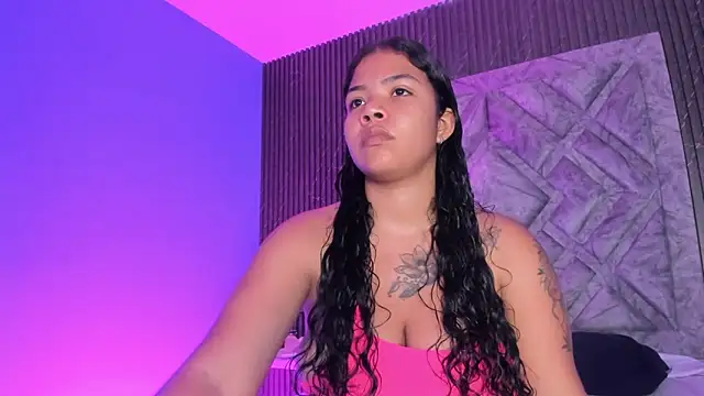 SophiaaStone online show from January 2025 11:48:01 AM