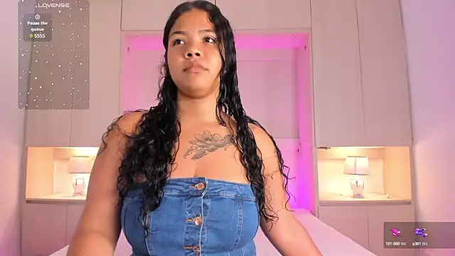 SophiaaStone online show from January 2025 11:44:02 AM