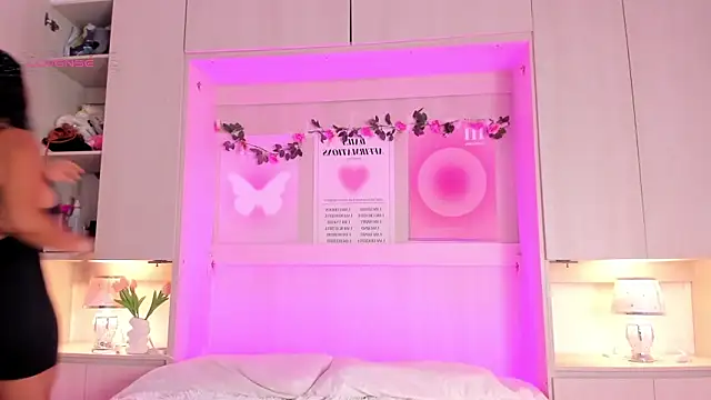 SophiaaStone online show from February 2025 11:44:02 AM