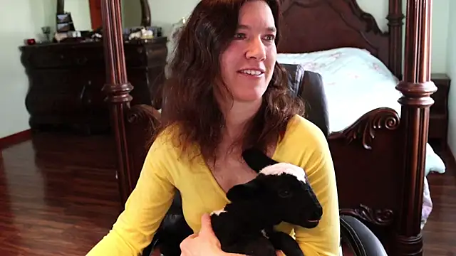 Snapshot of thornburyrose chatting on March 2025 02:37:02 PM thornburyrose online show from March 2025 02:37:02 PM