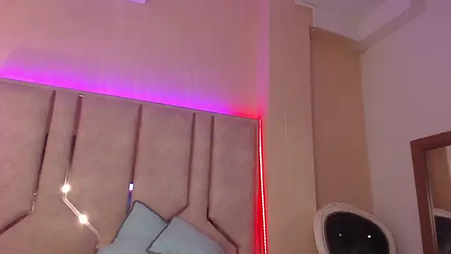 Snapshot of ChantalPetit chatting on February 2026 03:05:02 PM ChantalPetit online show from February 2026 03:05:02 PM