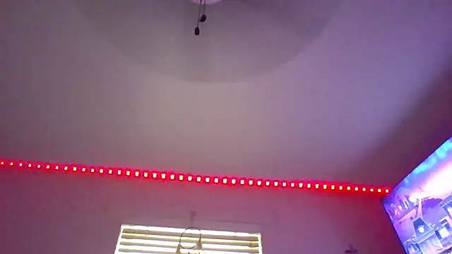 SkittlesNTreats online show from December 2025 04:48:02 PM