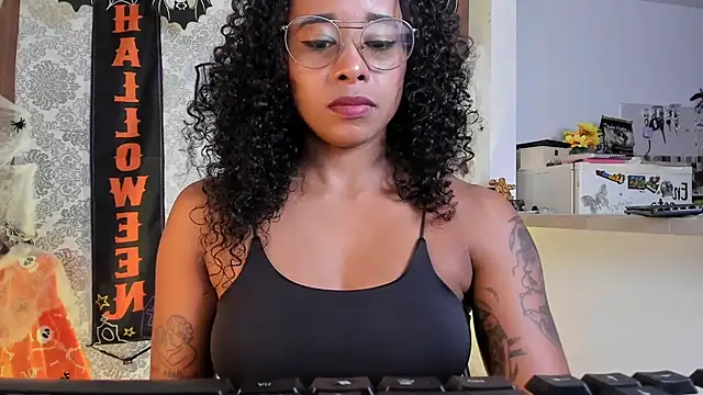 kelly thomson online show from October 2025 10:43:02 PM