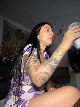 kiaraglam2 online show from November 2025 01:22:01 PM