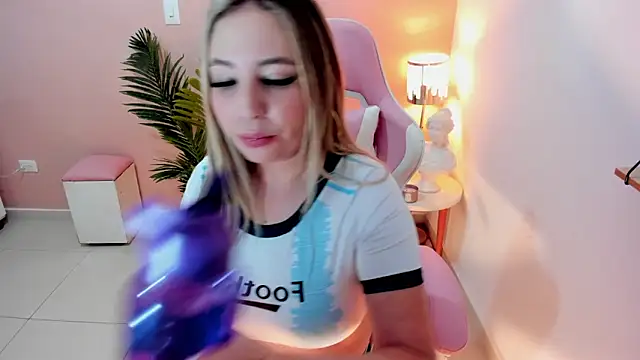 HannaMiller 1 online show from December 2024 05:21:02 PM