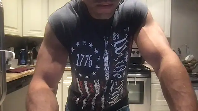 Snapshot of BigGuyMuscle chatting on February 2025 08:20:02 PM BigGuyMuscle online show from February 2025 08:20:02 PM