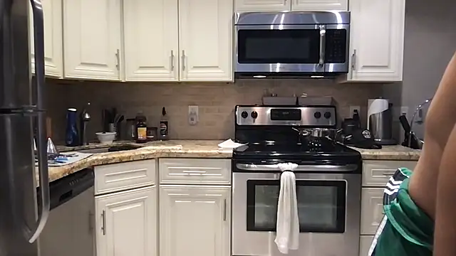 BigGuyMuscle online show from November 2025 03:00:01 PM