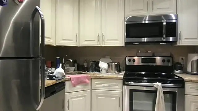 BigGuyMuscle online show from December 2025 01:32:02 AM