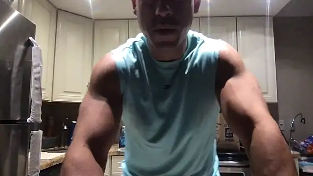 Snapshot of BigGuyMuscle chatting on June 2026 03:59:02 AM BigGuyMuscle online show from June 2026 03:59:02 AM