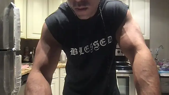 Snapshot of BigGuyMuscle chatting on June 2026 01:19:02 AM BigGuyMuscle online show from June 2026 01:19:02 AM