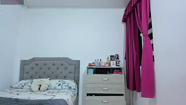 andrea hills online show from October 2025 10:54:02 PM