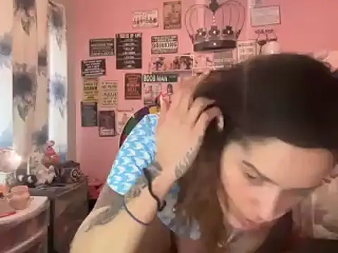 Snapshot of latinacubana chatting on January 2025 07:21:01 PM latinacubana online show from January 2025 07:21:01 PM