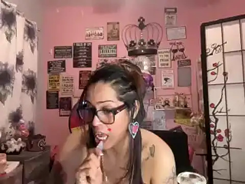 Snapshot of latinacubana chatting on January 2025 06:01:02 AM latinacubana online show from January 2025 06:01:02 AM