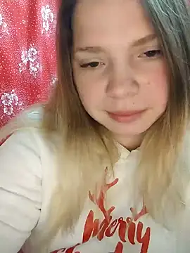 Snapshot of Zuli_Kiska chatting on December 2024 08:33:01 PM Zuli Kiska online show from December 2024 08:33:01 PM