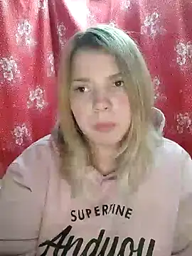 Snapshot of Zuli_Kiska chatting on December 2024 09:39:01 PM Zuli Kiska online show from December 2024 09:39:01 PM