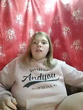 Snapshot of Zuli_Kiska chatting on December 2024 08:10:02 PM Zuli Kiska online show from December 2024 08:10:02 PM