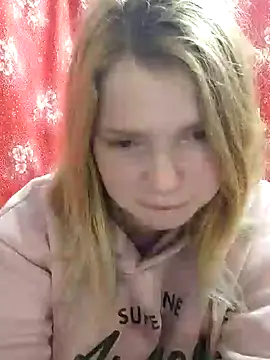 Snapshot of Zuli_Kiska chatting on December 2024 10:59:02 PM Zuli Kiska online show from December 2024 10:59:02 PM