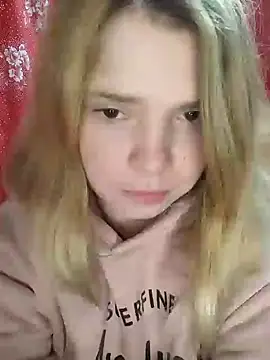 Snapshot of Zuli_Kiska chatting on January 2025 11:45:01 PM Zuli Kiska online show from January 2025 11:45:01 PM