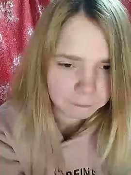 Snapshot of Zuli_Kiska chatting on January 2025 09:19:01 PM Zuli Kiska online show from January 2025 09:19:01 PM