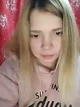 Snapshot of Zuli_Kiska chatting on January 2025 12:19:02 AM Zuli Kiska online show from January 2025 12:19:02 AM