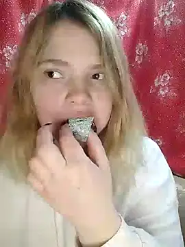 Snapshot of Zuli_Kiska chatting on January 2025 08:41:01 PM Zuli Kiska online show from January 2025 08:41:01 PM