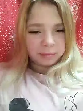 Snapshot of Zuli_Kiska chatting on January 2025 11:32:02 PM Zuli Kiska online show from January 2025 11:32:02 PM
