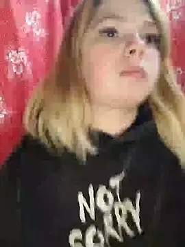 Snapshot of Zuli_Kiska chatting on February 2025 08:32:01 PM Zuli Kiska online show from February 2025 08:32:01 PM