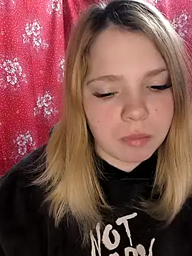 Snapshot of Zuli_Kiska chatting on February 2025 08:44:02 PM Zuli Kiska online show from February 2025 08:44:02 PM
