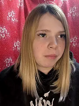 Snapshot of Zuli_Kiska chatting on February 2025 09:02:01 PM Zuli Kiska online show from February 2025 09:02:01 PM