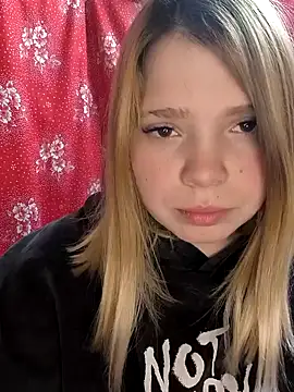 Snapshot of Zuli_Kiska chatting on February 2025 08:18:01 PM Zuli Kiska online show from February 2025 08:18:01 PM