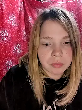 Snapshot of Zuli_Kiska chatting on March 2025 09:27:02 PM Zuli Kiska online show from March 2025 09:27:02 PM