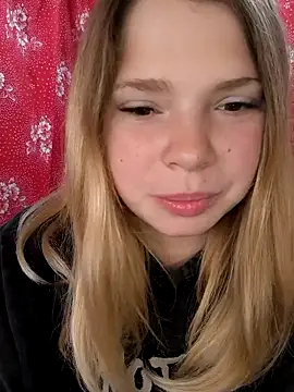 Snapshot of Zuli_Kiska chatting on October 2025 06:36:02 AM Zuli Kiska online show from October 2025 06:36:02 AM