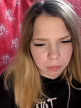 Zuli Kiska online show from November 2025 08:44:01 PM