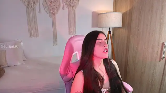 Snapshot of iriswest_ chatting on December 2025 12:07:01 AM iriswest online show from December 2025 12:07:01 AM