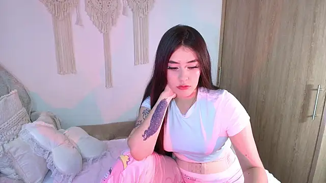 Snapshot of iriswest_ chatting on June 2026 01:54:01 AM iriswest online show from June 2026 01:54:01 AM
