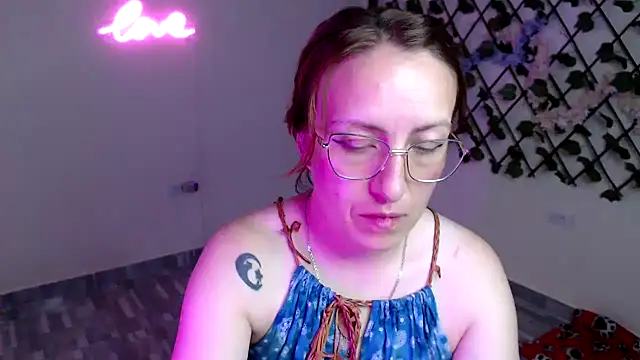 kittykalor09 online show from April 2026 12:44:02 PM