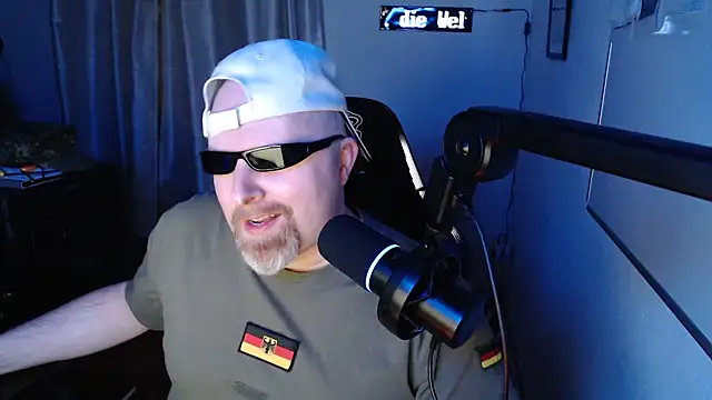 Snapshot of DerPornoPete chatting on January 2025 01:30:01 AM DerPornoPete online show from January 2025 01:30:01 AM