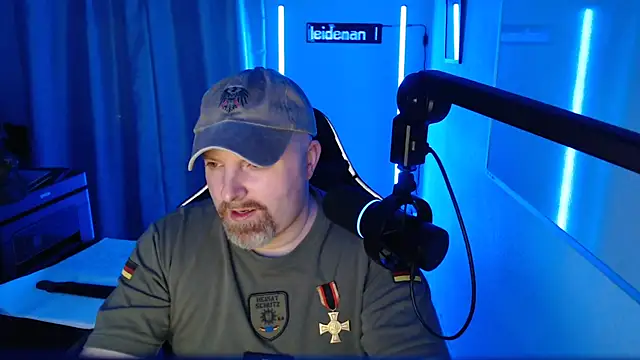 Snapshot of DerPornoPete chatting on September 2025 09:37:01 PM DerPornoPete online show from September 2025 09:37:01 PM