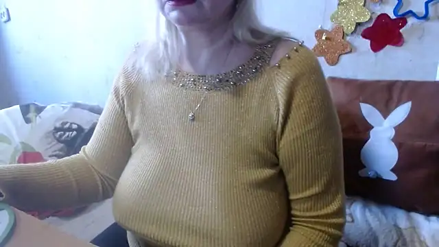 Snapshot of QueenLana chatting on February 2025 02:31:02 PM QueenLana online show from February 2025 02:31:02 PM