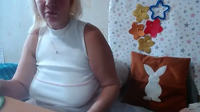 Snapshot of QueenLana chatting on October 2025 07:11:01 AM QueenLana online show from October 2025 07:11:01 AM