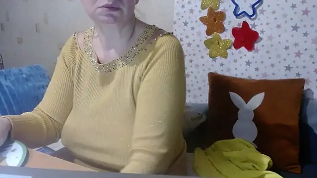 Snapshot of QueenLana chatting on November 2025 04:12:01 AM QueenLana online show from November 2025 04:12:01 AM