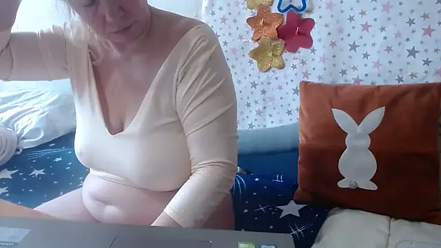 QueenLana online show from April 2026 07:17:02 AM