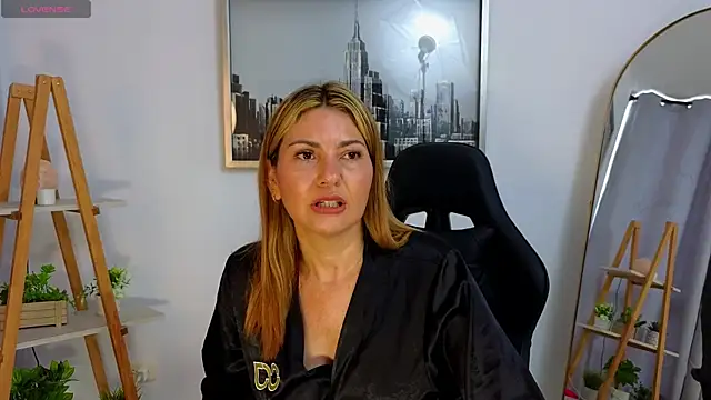 bella  adams online show from October 2025 03:01:01 PM