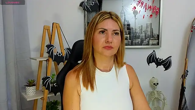 bella  adams online show from October 2025 03:12:01 PM