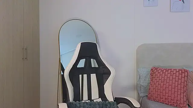 bella  adams online show from February 2026 12:36:01 PM