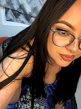 Snapshot of MileyGia chatting on October 2025 03:20:01 AM MileyGia online show from October 2025 03:20:01 AM