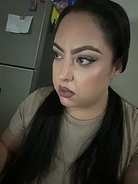 Snapshot of MileyGia chatting on November 2025 12:35:02 AM MileyGia online show from November 2025 12:35:02 AM