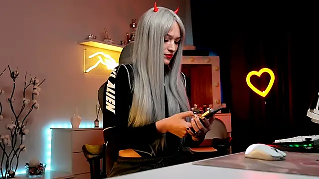 Snapshot of MrsTenderBeast chatting on October 2025 04:03:02 PM MrsTenderBeast online show from October 2025 04:03:02 PM