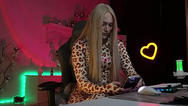 Snapshot of MrsTenderBeast chatting on November 2025 03:01:02 PM MrsTenderBeast online show from November 2025 03:01:02 PM