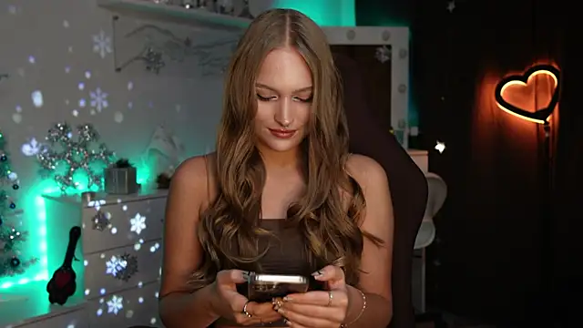 Snapshot of MrsTenderBeast chatting on December 2025 03:30:02 PM MrsTenderBeast online show from December 2025 03:30:02 PM